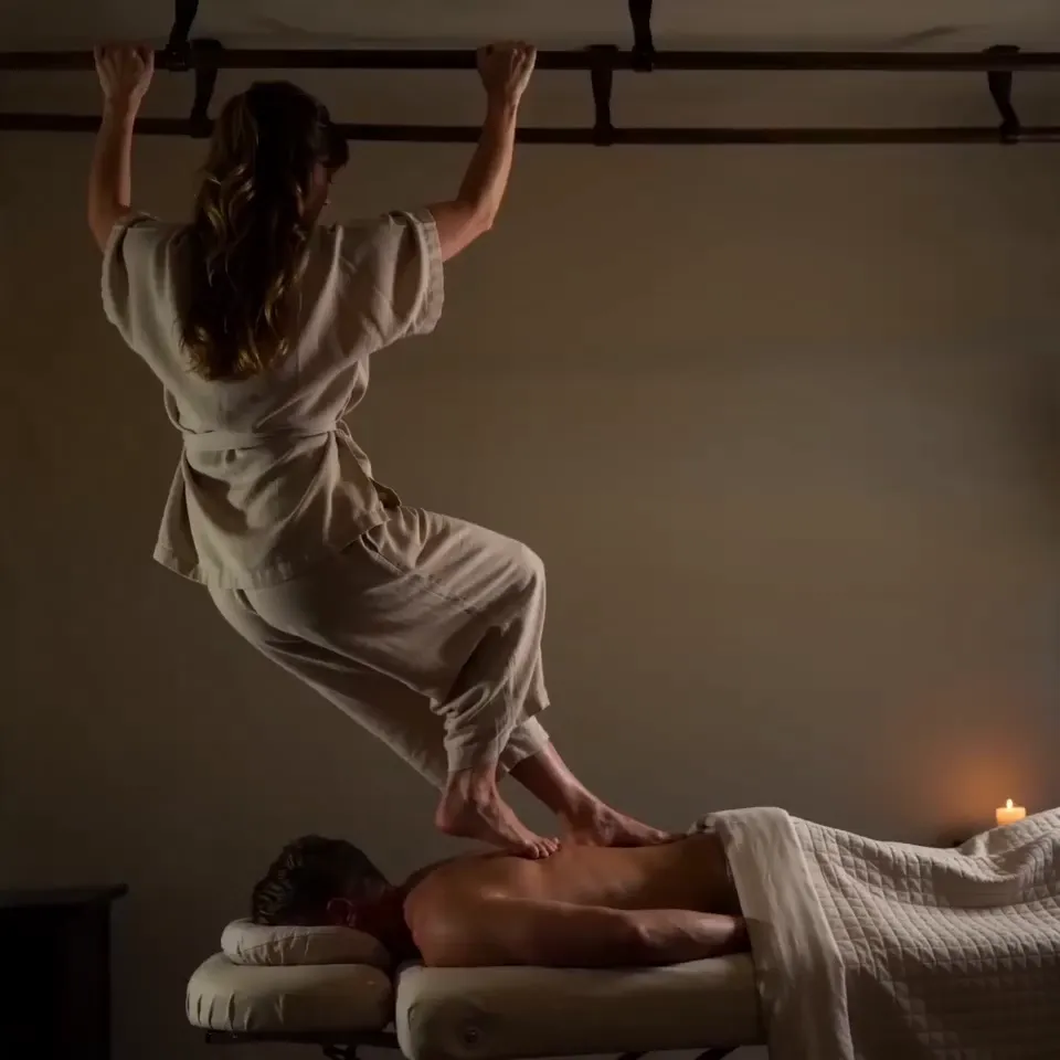 The Signature Barefoot, ashiatsu chavutti massage at Sereniss in Brussels
