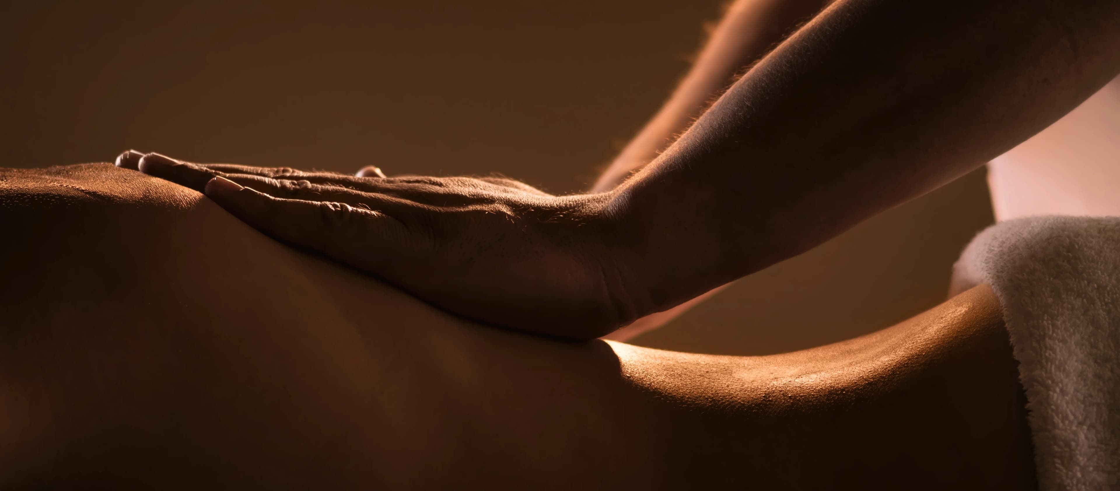 Balinese warm oil massage at Sereniss Brussels