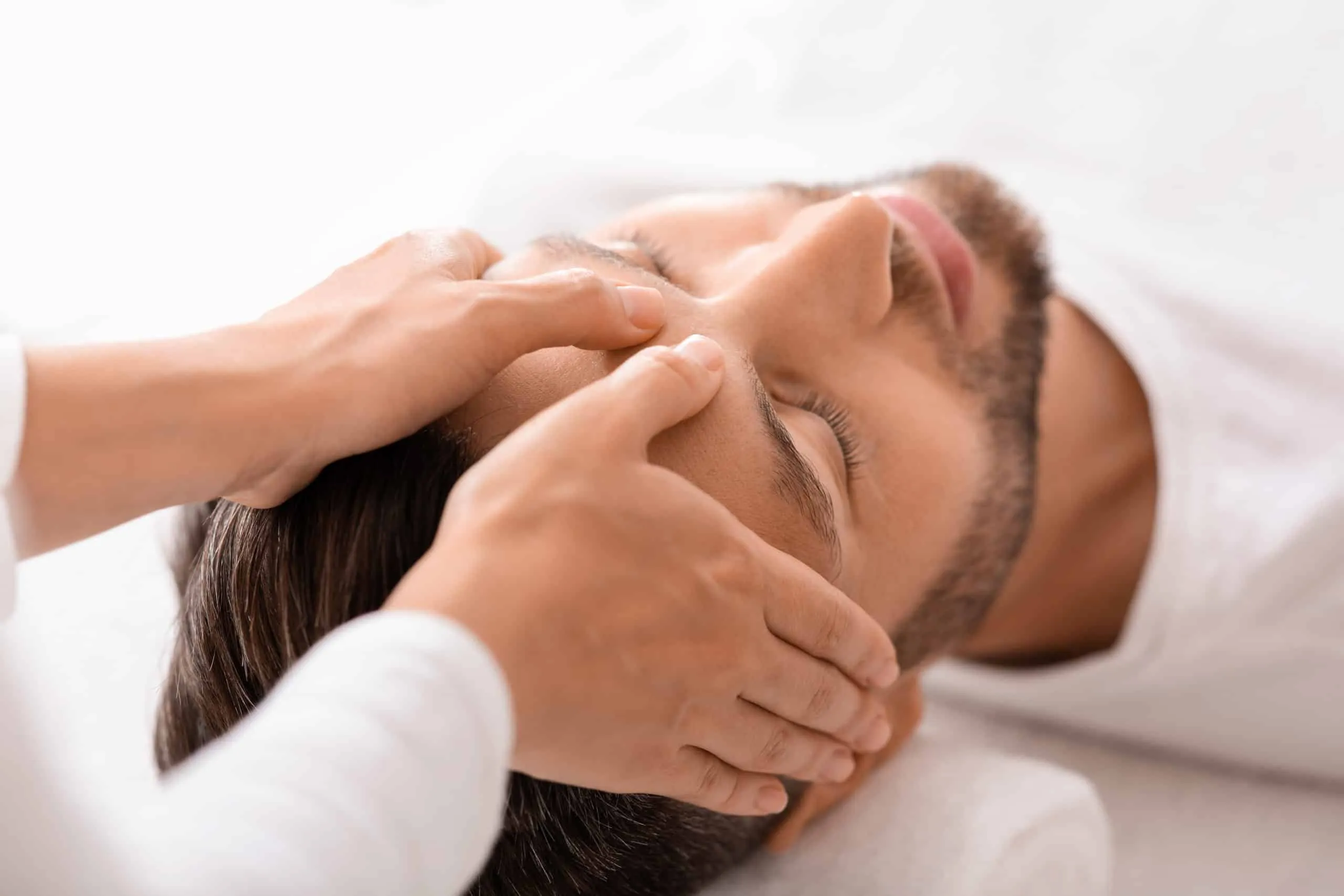 Massage du visage et de la tête chez Sereniss à Bruxelles